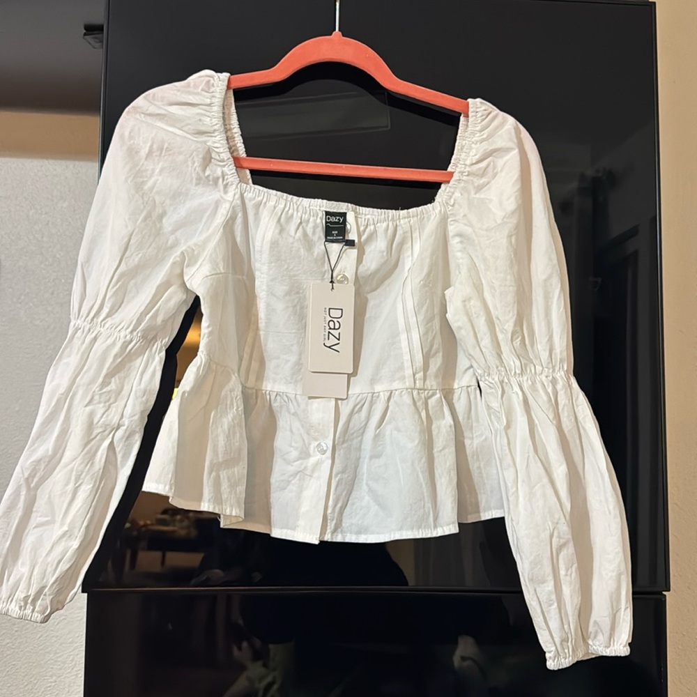 Dazy white top NWT